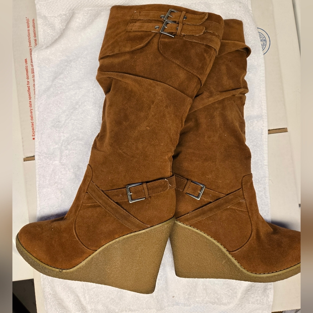 Suede boots